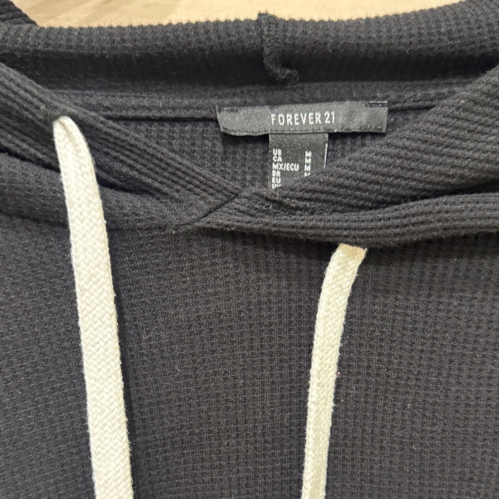 Forever 21 Black Cropped Hoodie - Picture 2 of 3